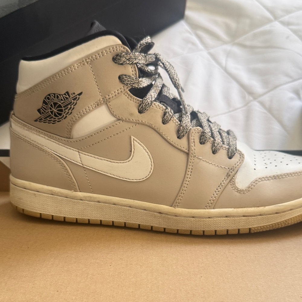 Jordan Desert Sand Mid